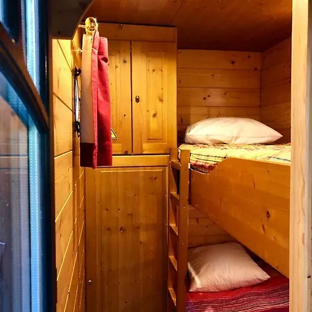 Holiday home Millygite Roulotte - 4 Seasons Chalet-on-wheels