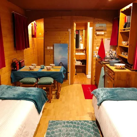 Holiday home Millygite Roulotte - 4 Seasons Chalet-on-wheels *